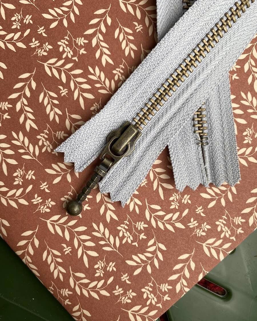 PetiteKnit Blixtlås 35 cm - Duvgrå - Butik Maglia