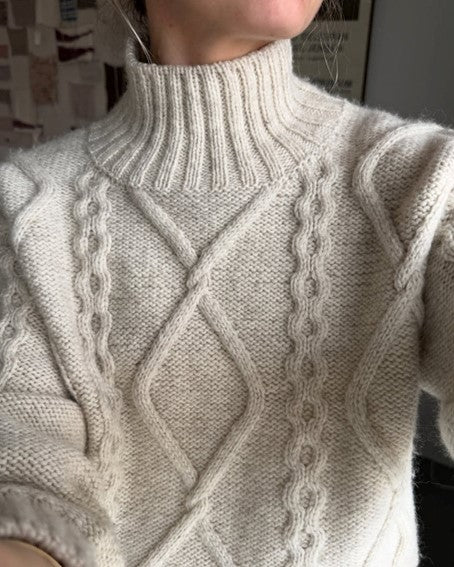 Nya Saga Sweater stickad i Atlas...... mobile