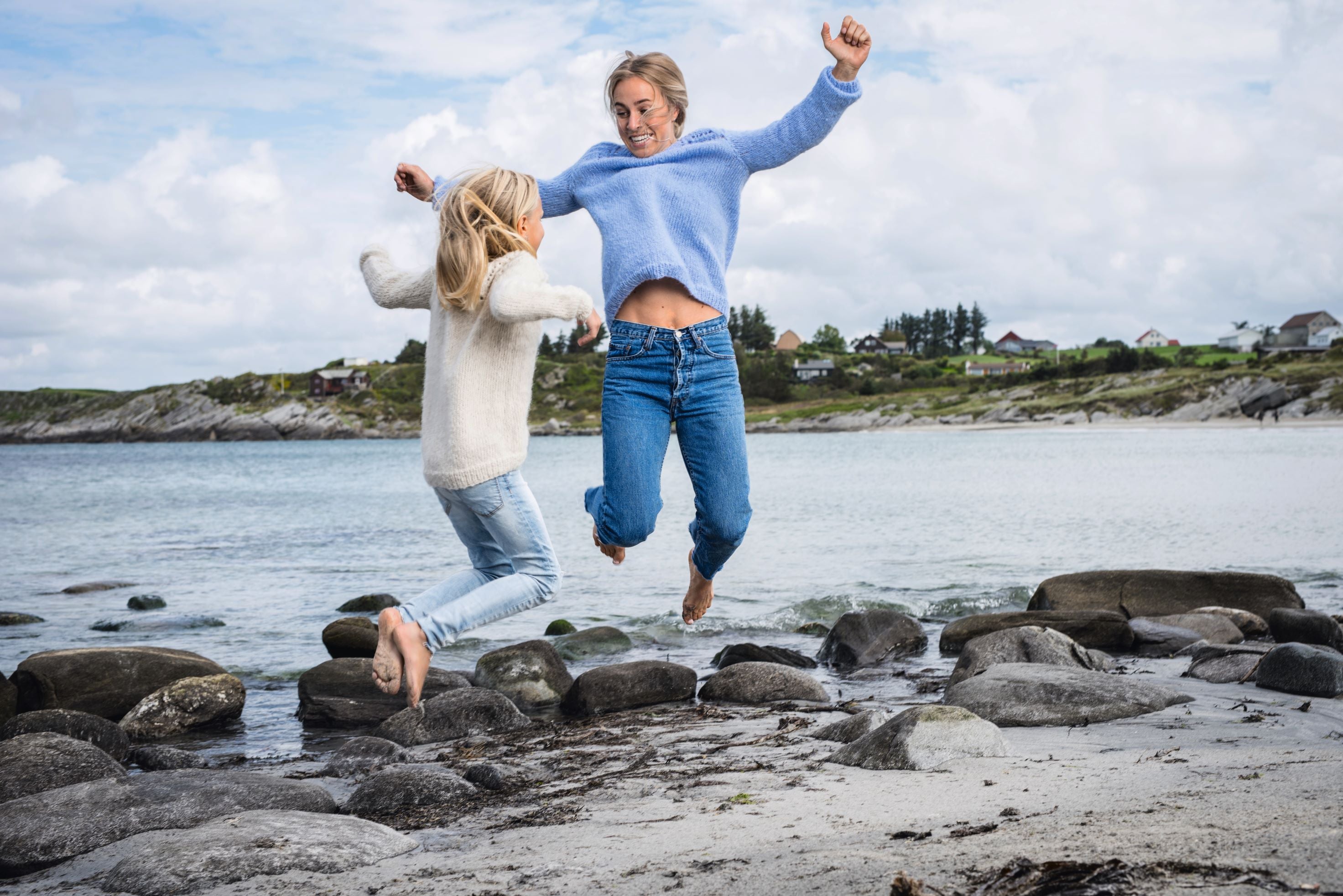Tiril Barnegenser med hullmönster