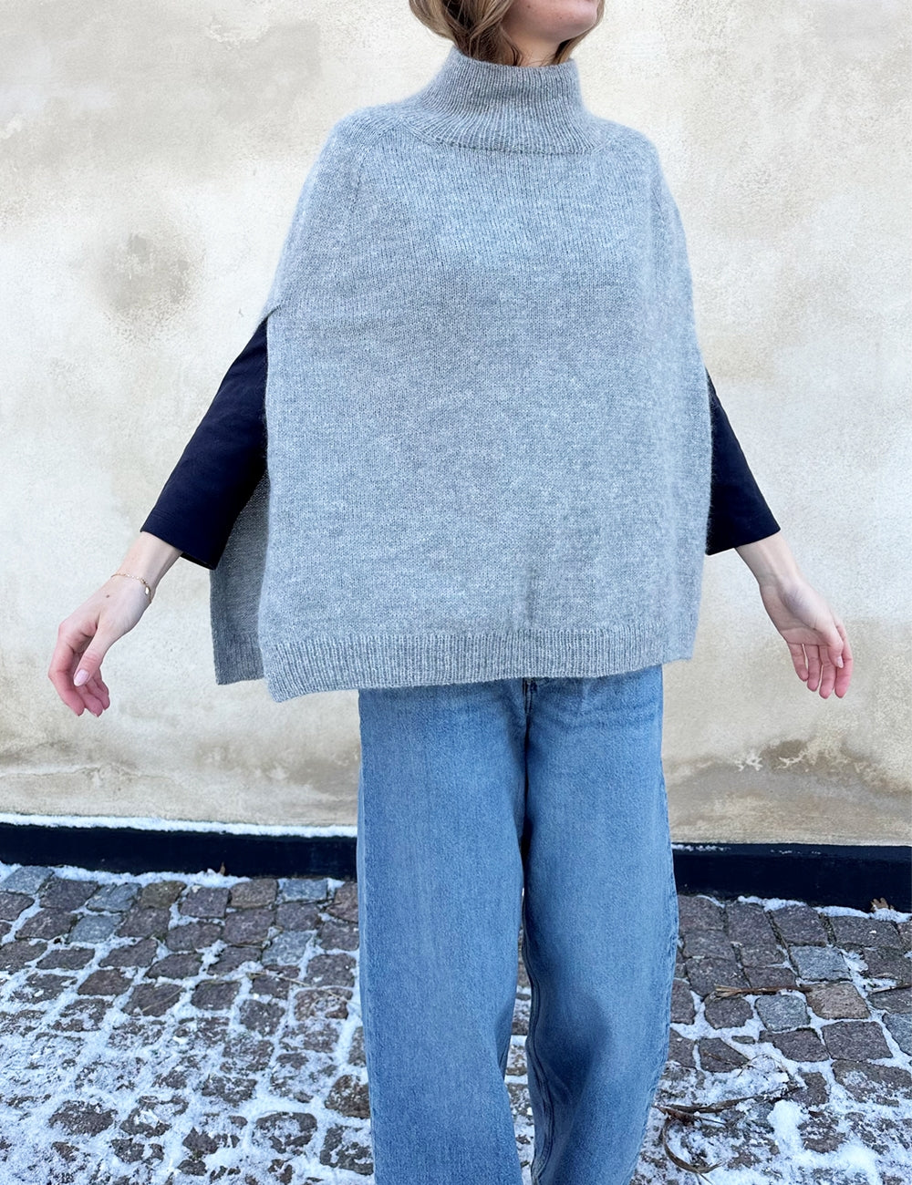 Le Knit - Darcy Cape DK