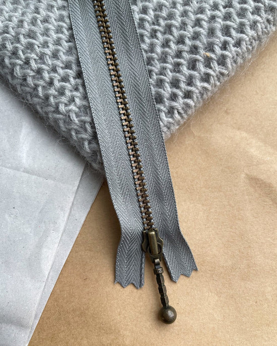 PetiteKnit Blixtlås 14 cm - Flinta - Butik Maglia