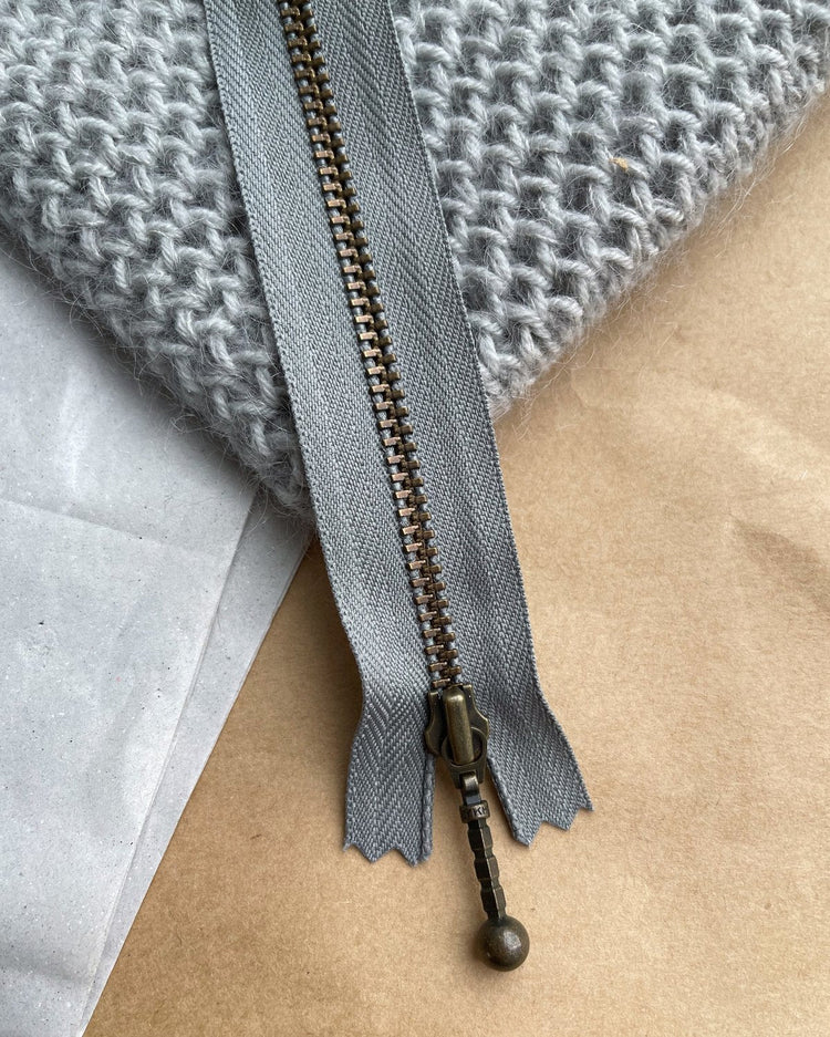 PetiteKnit Blixtlås 14 cm - Flinta - Butik Maglia