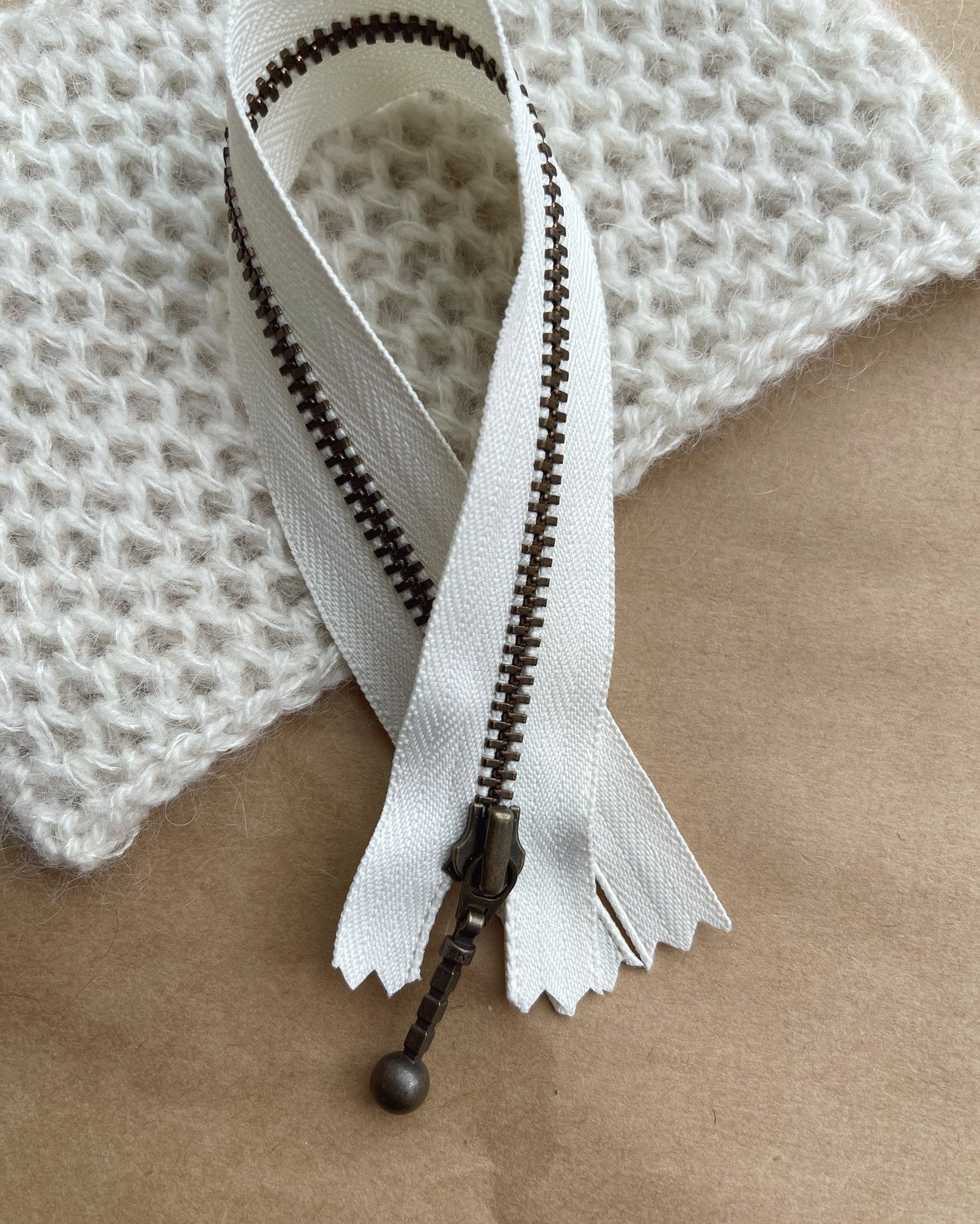 PetiteKnit Blixtlås 23 cm - Perlemor - Butik Maglia