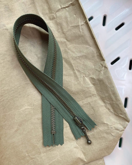 PetiteKnit Blixtlås 35 cm - Jägargrön - Butik Maglia