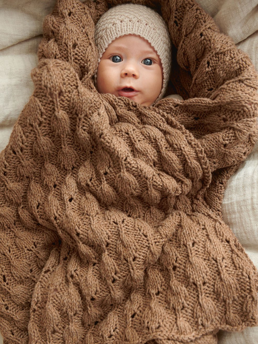 Sandnes 2413 - 3 Lilja babyfilt - Butik Maglia