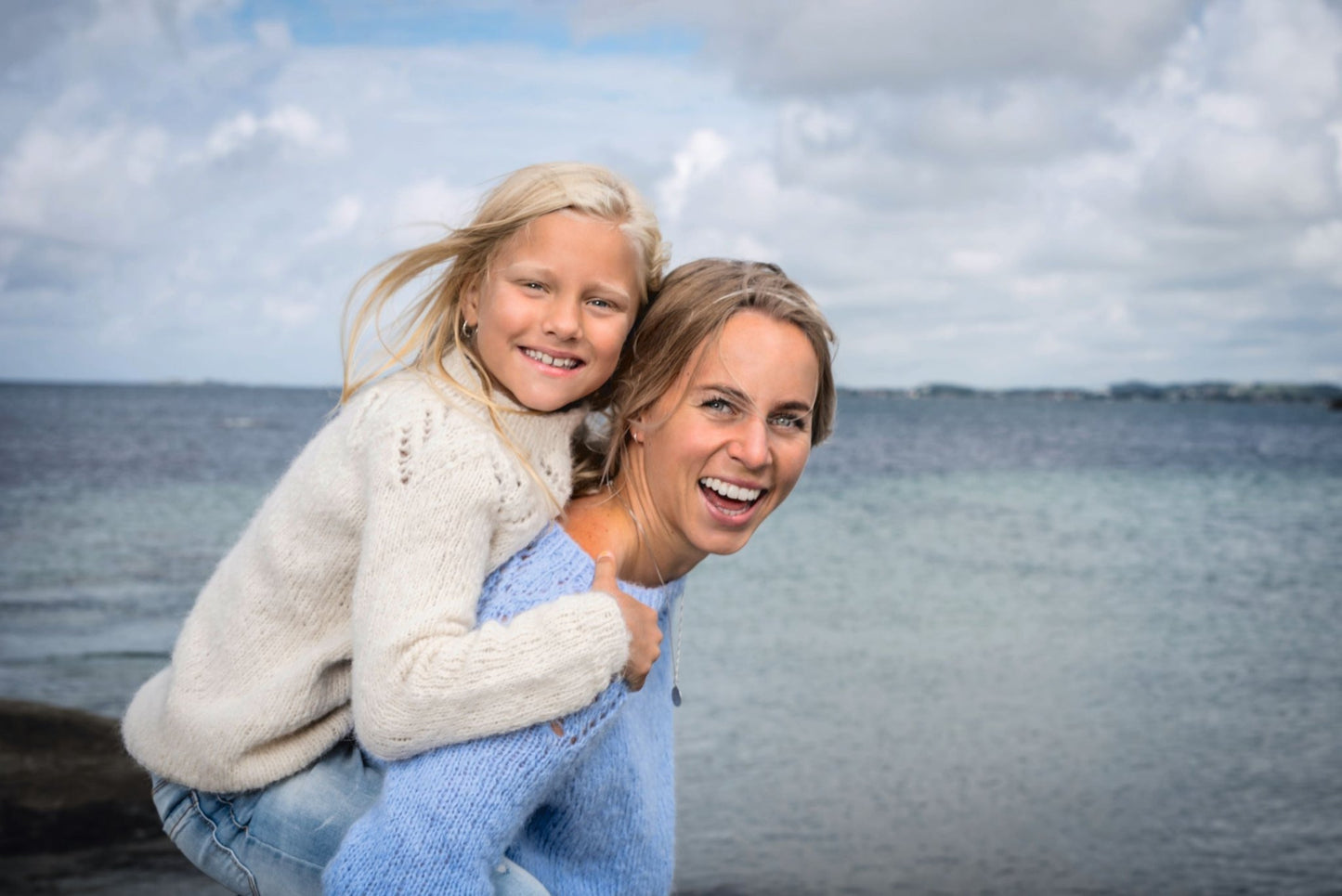 Tiril Barnegenser med hullmönster - Butik Maglia