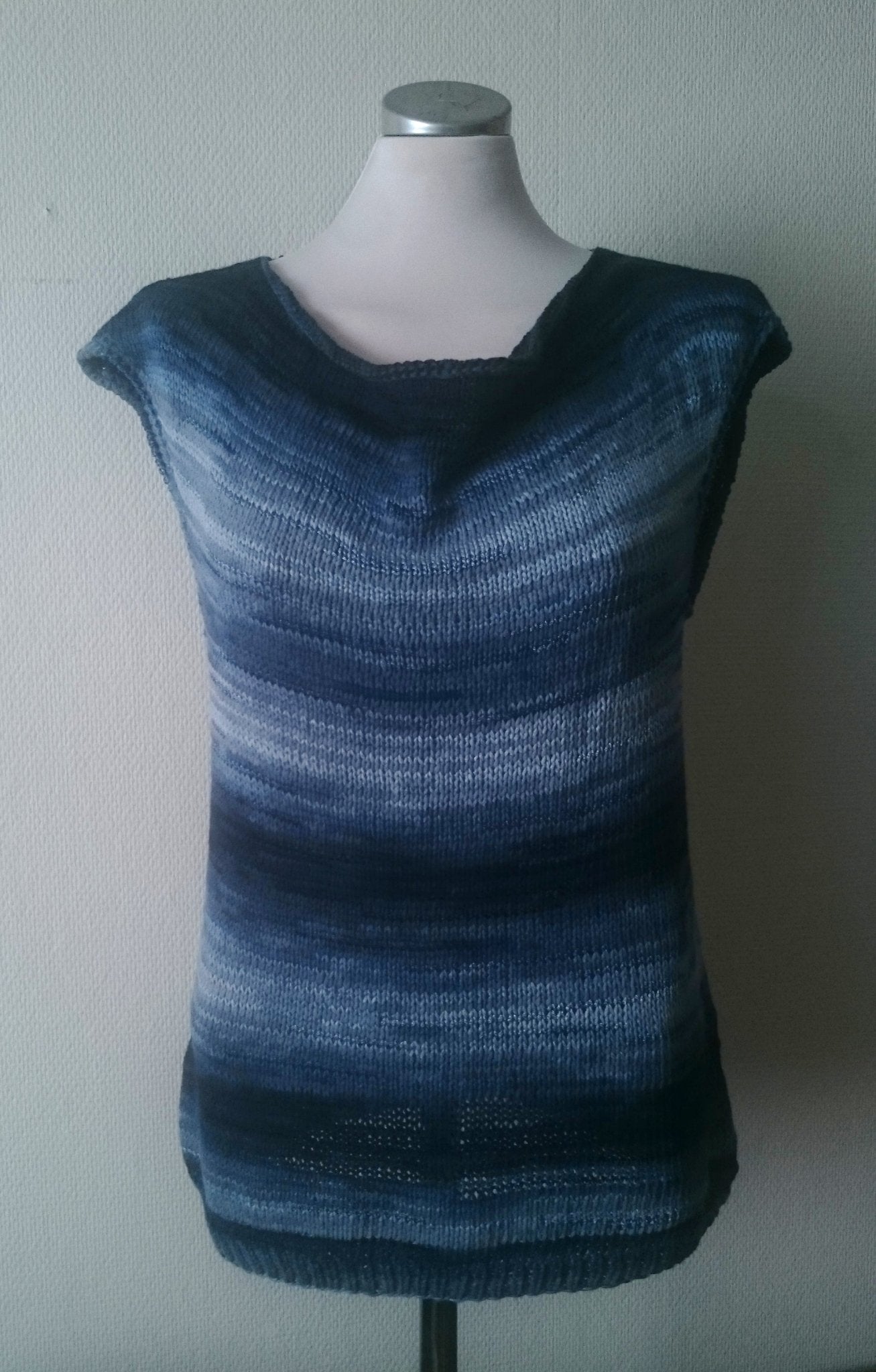 Topp med vattenfallskrage - Butik Maglia